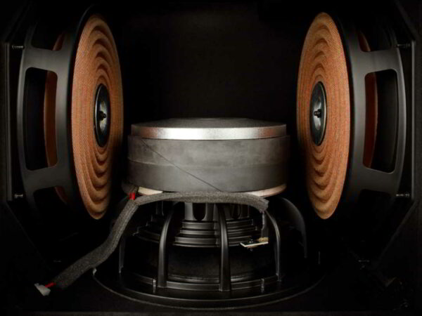 SC8000 Inside - Definitive Technology SuperCube 8000 - SuperCube 8000 - AudioCenteret AS