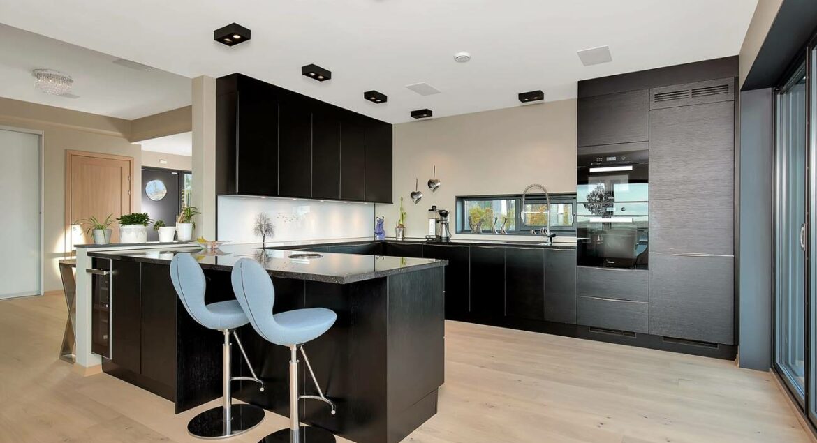 Kjøkkeninnredning med integrert lyd