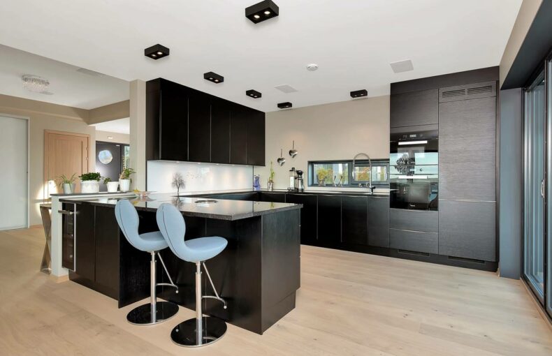 Kjøkkeninnredning med integrert lyd