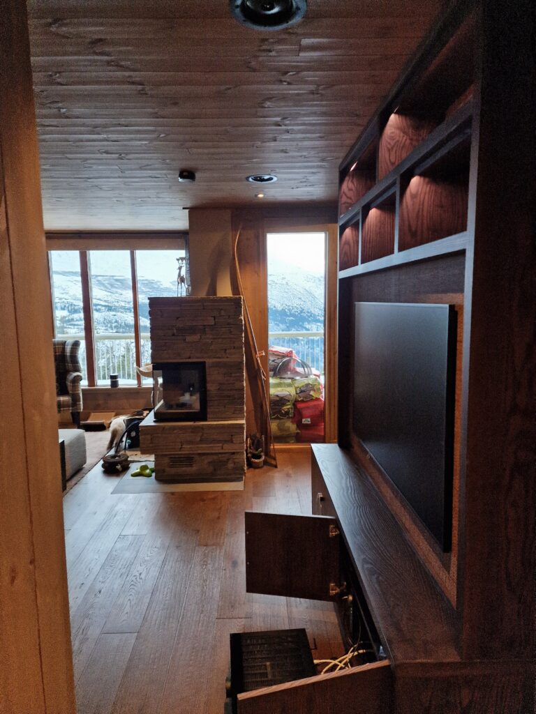 Gaustablikk skjult lydanlegg i leilighet